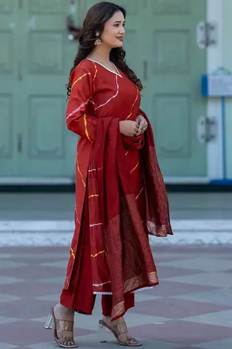 Women Leheriya Dyed Regular Pure Silk Kurta with Trousers & With Dupatta
