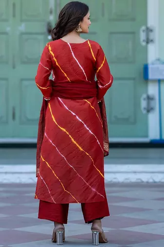Women Leheriya Dyed Regular Pure Silk Kurta with Trousers & With Dupatta
