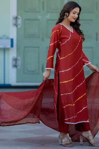 Women Leheriya Dyed Regular Pure Silk Kurta with Trousers & With Dupatta