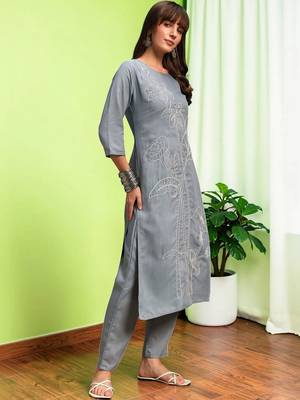 Women Floral Embroidered Regular Thread Work Pure Cotton Kurta with Trousers 3