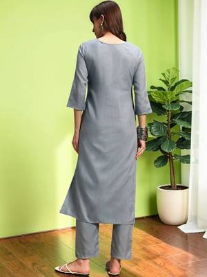 Women Floral Embroidered Regular Thread Work Pure Cotton Kurta with Trousers 4