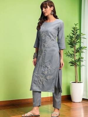 Women Floral Embroidered Regular Thread Work Pure Cotton Kurta with Trousers 6