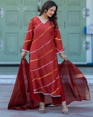 Women Leheriya Printed Regular Pure Silk Kurta with Trousers & With Dupatta 1