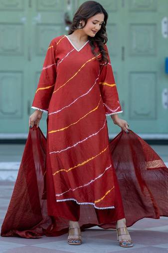 Women Leheriya Printed Regular Pure Silk Kurta with Trousers & With Dupatta