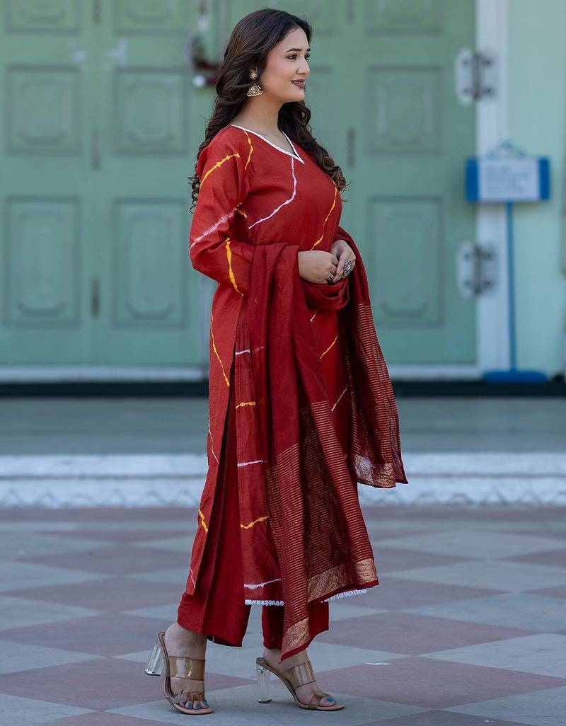 Women Leheriya Printed Regular Pure Silk Kurta with Trousers & With Dupatta
