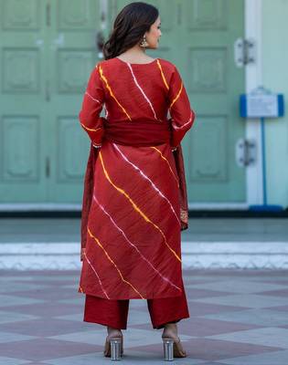Women Leheriya Printed Regular Pure Silk Kurta with Trousers & With Dupatta 4