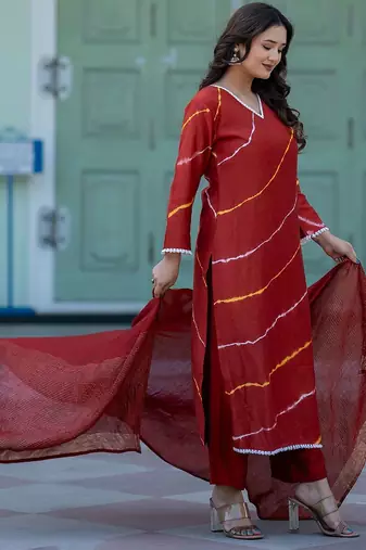 Women Leheriya Printed Regular Pure Silk Kurta with Trousers & With Dupatta