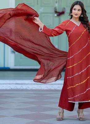Women Leheriya Printed Regular Pure Silk Kurta with Trousers & With Dupatta 6