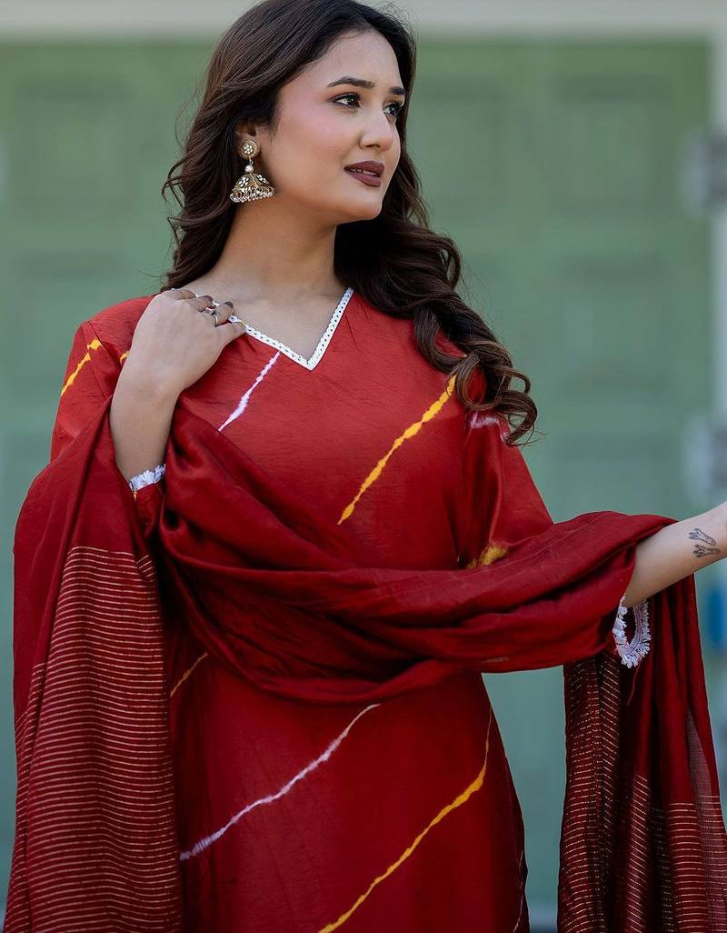 Women Leheriya Printed Regular Pure Silk Kurta with Trousers & With Dupatta