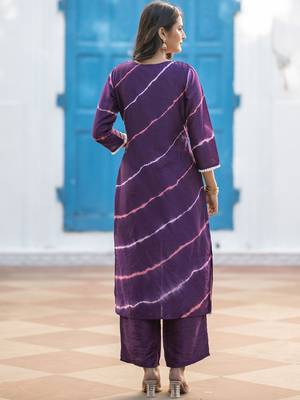 Leheriya Printed Pure Silk V-Neck Straight Kurta With Trousers And Dupatta 5