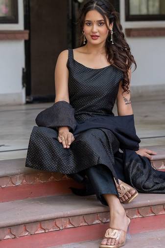 Women Ethnic Motifs Printed Regular Kurta with Trousers & With Dupatta