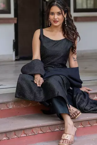 Women Ethnic Motifs Printed Regular Kurta with Trousers & With Dupatta