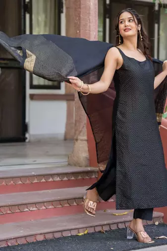 Women Ethnic Motifs Printed Regular Kurta with Trousers & With Dupatta