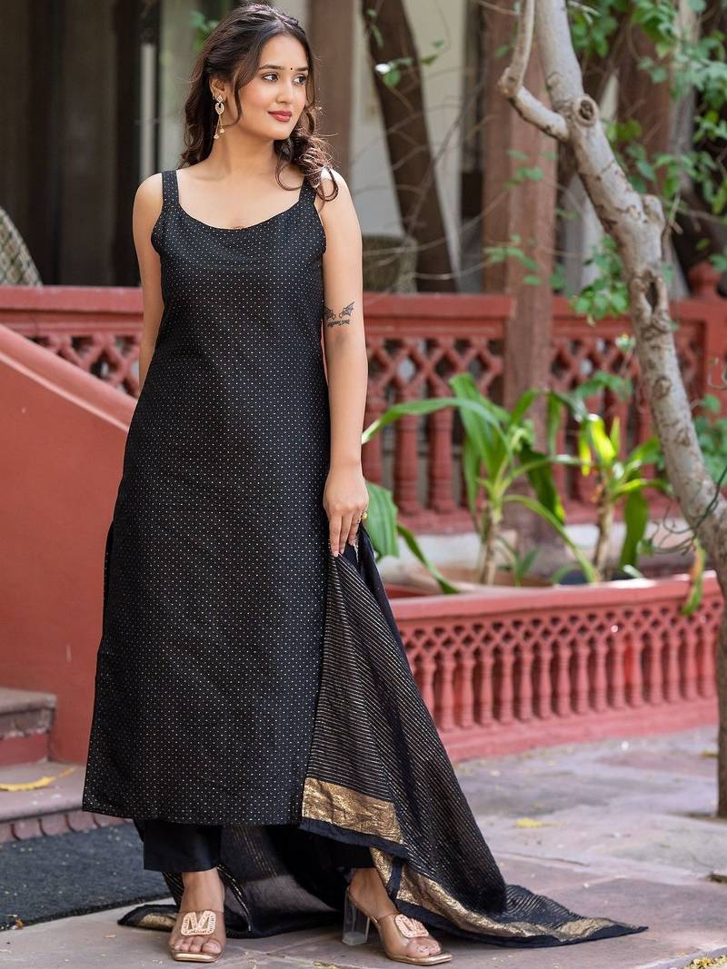 Women Ethnic Motifs Printed Regular Kurta with Trousers & With Dupatta