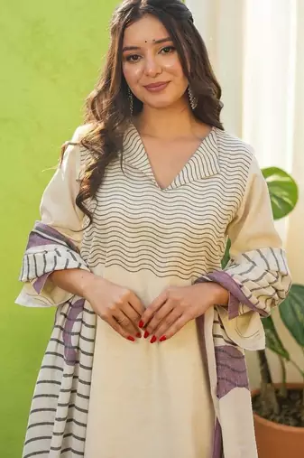 Women Ethnic Motifs Printed V-Neck Regular Kurta wWth Trousers & Dupatta