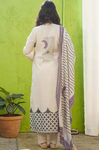 Women Ethnic Motifs Printed V-Neck Regular Kurta wWth Trousers & Dupatta