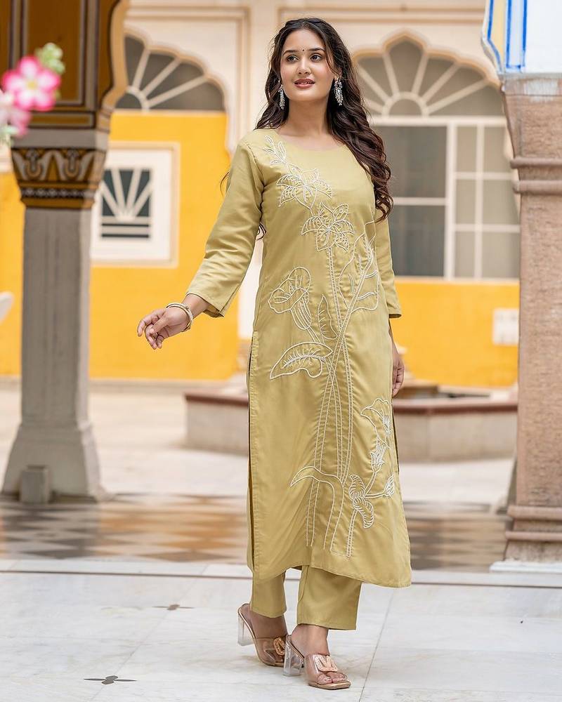 Women Floral Embroidered Regular Thread Work Pure Cotton Kurta with Trousers
