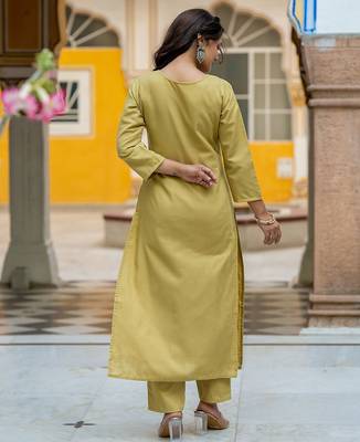Women Floral Embroidered Regular Thread Work Pure Cotton Kurta with Trousers 4