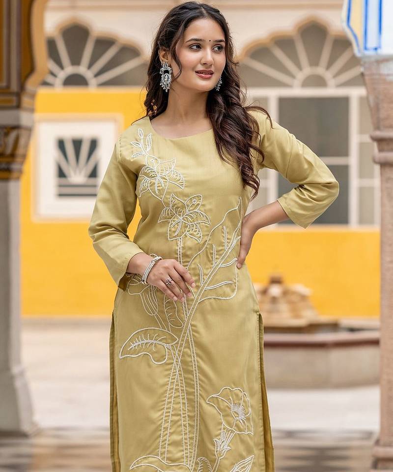 Women Floral Embroidered Regular Thread Work Pure Cotton Kurta with Trousers