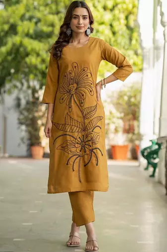 Women Floral Embroidered Cotton Kurta with Trousers