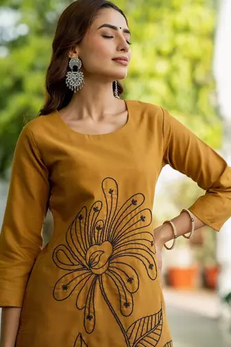 Women Floral Embroidered Cotton Kurta with Trousers