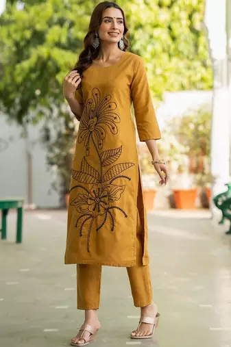 Women Floral Embroidered Cotton Kurta with Trousers