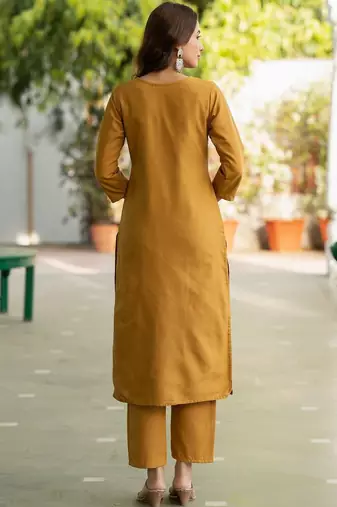 Women Floral Embroidered Cotton Kurta with Trousers
