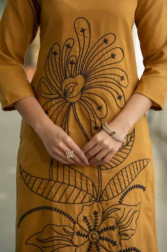 Women Floral Embroidered Cotton Kurta with Trousers