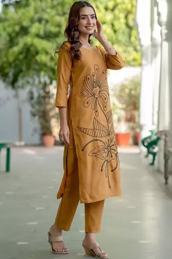 Women Floral Embroidered Cotton Kurta with Trousers