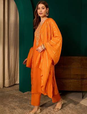 Women Embroidered Regular Thread Work Kurta with Trousers & With Dupatta 2