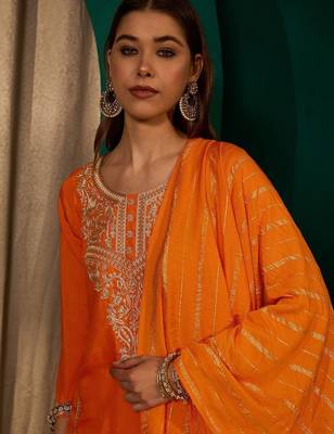 Women Embroidered Regular Thread Work Kurta with Trousers & With Dupatta 6