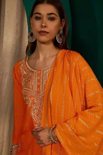 Women Embroidered Regular Thread Work Kurta with Trousers & With Dupatta