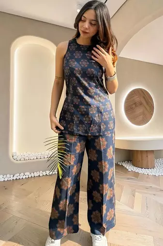 Women Ethnic Motifs Printed Regular Kurti with Palazzos