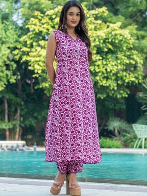 Women Ethnic Motifs Printed Regular Pure Cotton Kurta with Trousers 1