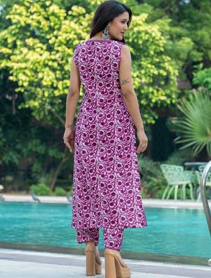 Women Ethnic Motifs Printed Regular Pure Cotton Kurta with Trousers 4