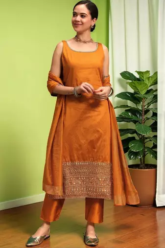 Women Ethnic Motifs Regular Mirror Work Kurta with Trousers & With Dupatta