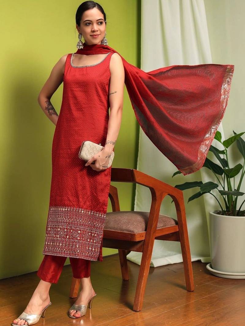 Women Ethnic Motifs Regular Thread Work Kurta with Trousers & With Dupatta