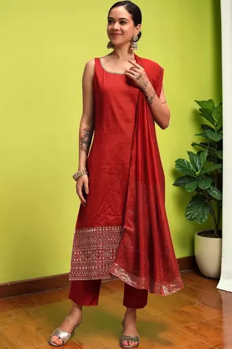 Women Ethnic Motifs Regular Thread Work Kurta with Trousers & With Dupatta