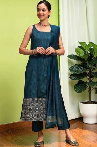 Women Ethnic Motifs Printed Regular Kurta with Trousers & With Dupatta