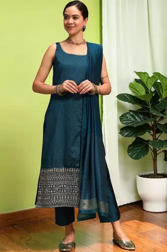 Women Ethnic Motifs Printed Regular Kurta with Trousers & With Dupatta