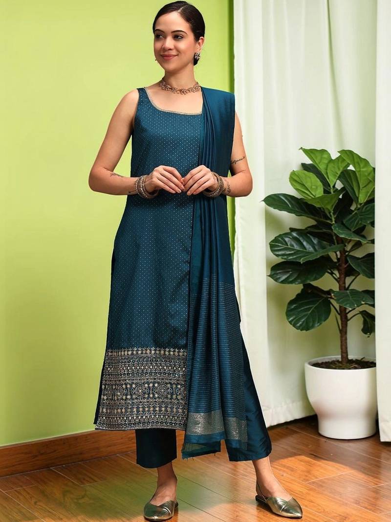 Women Ethnic Motifs Printed Regular Kurta with Trousers & With Dupatta
