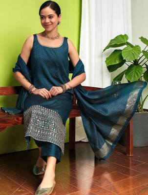 Women Ethnic Motifs Printed Regular Kurta with Trousers & With Dupatta 2