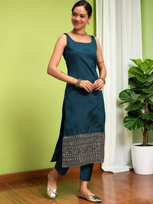 Women Ethnic Motifs Printed Regular Kurta with Trousers & With Dupatta 3