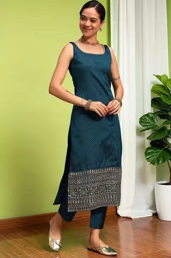 Women Ethnic Motifs Printed Regular Kurta with Trousers & With Dupatta