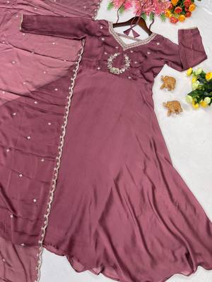 Oniun designer neckline embroidered georgette flared gown set 4
