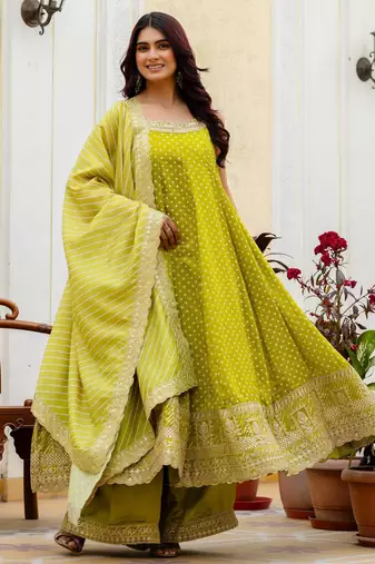 Designer halter neck bandhej kurti set with flared palazzo & leheriya dupatta for festive wear