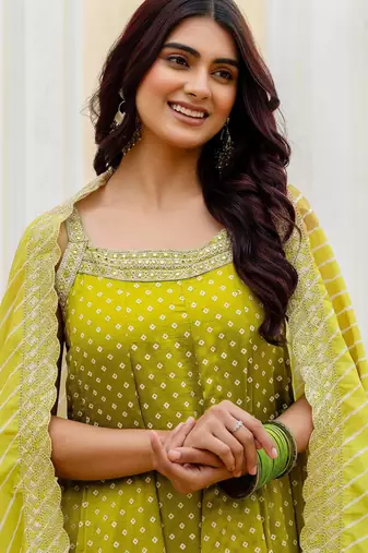 Designer halter neck bandhej kurti set with flared palazzo & leheriya dupatta for festive wear