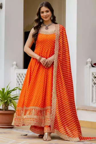 Designer halter neck bandhej kurti set with flared palazzo & leheriya dupatta for festive wear