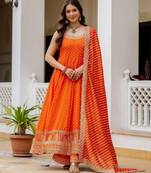 Designer halter neck bandhej kurti set with flared palazzo & leheriya dupatta for festive wear