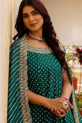 Designer halter neck bandhej kurti set with flared palazzo & leheriya dupatta for festive wear